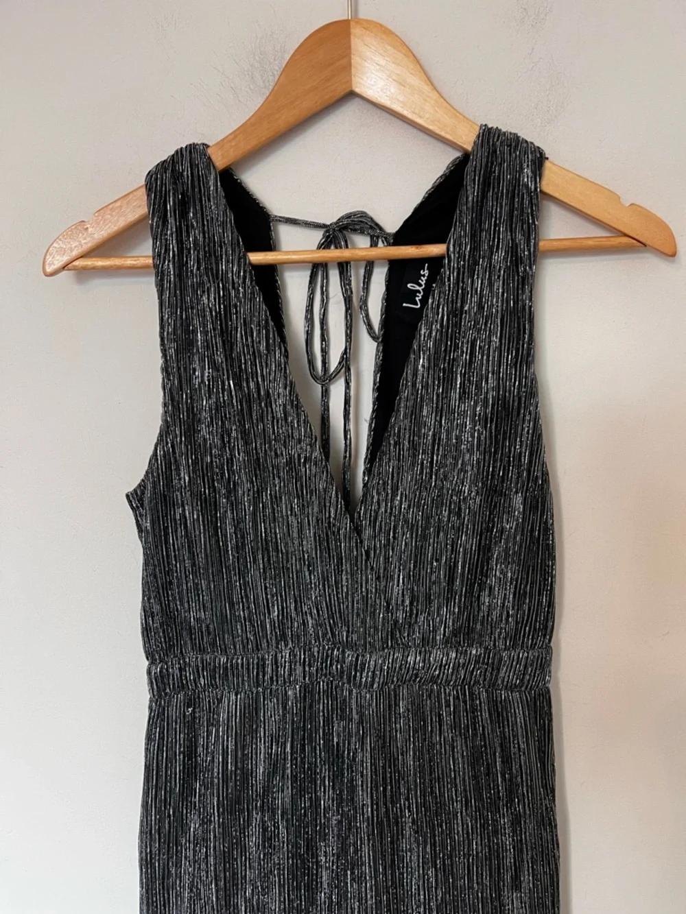 Lulus Metallic Maxi Dress Silver Tiered Plissé VNeck M Screen Worn The Boys - Picture 5 of 12